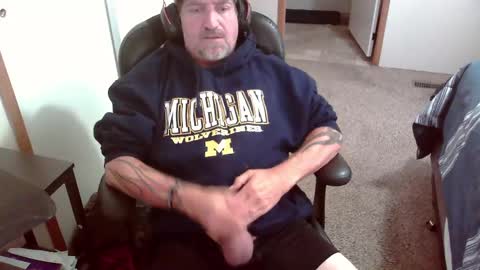 Snapshot of michigan_daddy chatting on 20, 10, 2025 TattedInDetroit online show from 20, 10, 2025