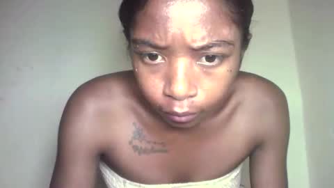 Snapshot of michou_69 chatting on 23, 5, 2026 michou_69 online show from 23, 5, 2026