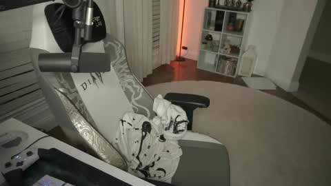 Snapshot of mickaelawest chatting on 15, 12, 2025 Mickaela West online show from 15, 12, 2025