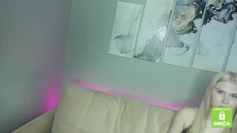 Snapshot of mickey_mia chatting on 23, 12, 2024 inst miiiss mia online show from 23, 12, 2024