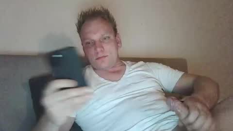 Snapshot of mickkxl chatting on 12, 12, 2024 mickkxl online show from 12, 12, 2024