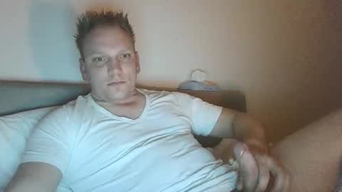 Snapshot of mickkxl chatting on 13, 1, 2025 mickkxl online show from 13, 1, 2025