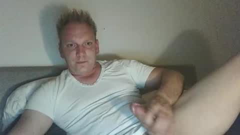 Snapshot of mickkxl chatting on 2, 10, 2025 mickkxl online show from 2, 10, 2025