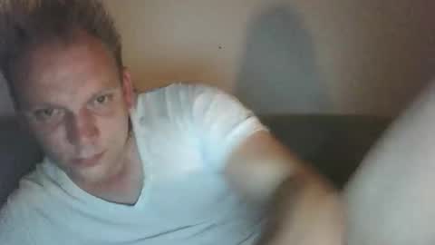 Snapshot of mickkxl chatting on 17, 10, 2025 mickkxl online show from 17, 10, 2025