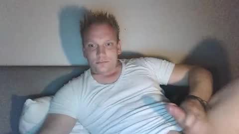 Snapshot of mickkxl chatting on 19, 10, 2025 mickkxl online show from 19, 10, 2025