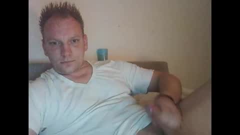 Snapshot of mickkxl chatting on 15, 12, 2025 mickkxl online show from 15, 12, 2025