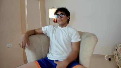 Snapshot of micky_luxe chatting on 17, 12, 2025 micky_luxe online show from 17, 12, 2025