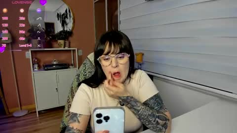 Luna online show from 12, 4, 2026