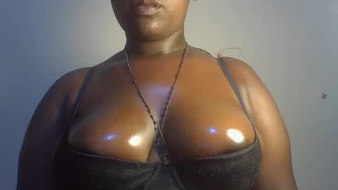 midnightt_curves online show from 5, 6, 2026