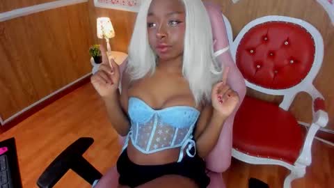 Snapshot of midnigth_blue chatting on 8, 11, 2025 Call Me Blue ONLINE GTM -5 7001400 online show from 8, 11, 2025