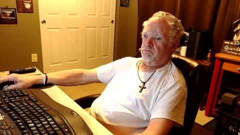 Snapshot of midwestdad09 chatting on 19, 10, 2025 midwestdad09 online show from 19, 10, 2025