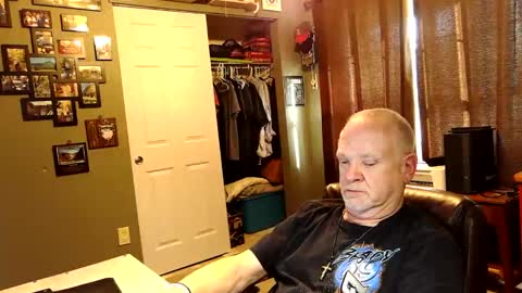 Snapshot of midwestdad09 chatting on 24, 10, 2025 midwestdad09 online show from 24, 10, 2025