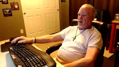 Snapshot of midwestdad09 chatting on 26, 10, 2025 midwestdad09 online show from 26, 10, 2025