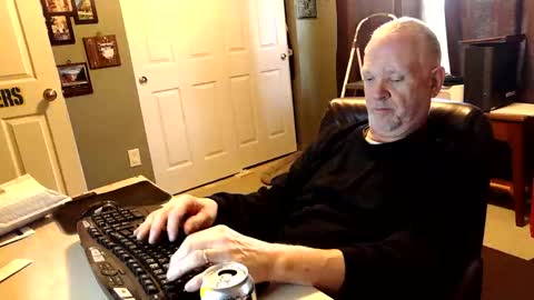 Snapshot of midwestdad09 chatting on 1, 11, 2025 midwestdad09 online show from 1, 11, 2025