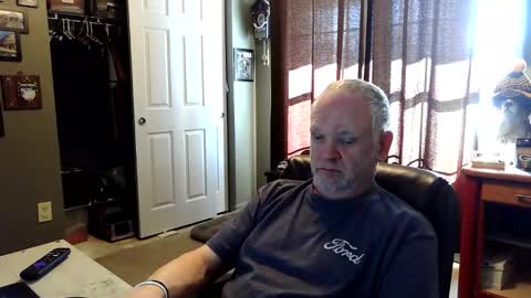 Snapshot of midwestdad09 chatting on 4, 12, 2025 midwestdad09 online show from 4, 12, 2025