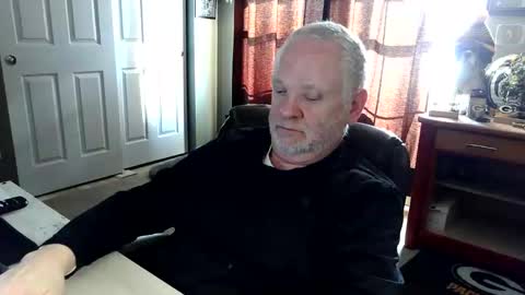 Snapshot of midwestdad09 chatting on 5, 12, 2025 midwestdad09 online show from 5, 12, 2025
