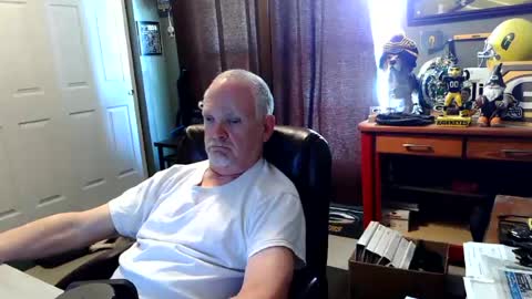 Snapshot of midwestdad09 chatting on 11, 6, 2026 midwestdad09 online show from 11, 6, 2026