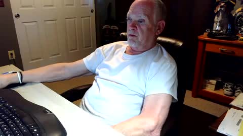 Snapshot of midwestdad09 chatting on 19, 6, 2026 midwestdad09 online show from 19, 6, 2026