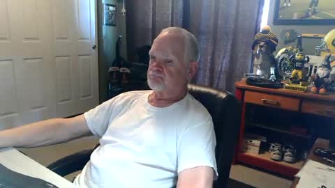 Snapshot of midwestdad09 chatting on 20, 6, 2026 midwestdad09 online show from 20, 6, 2026