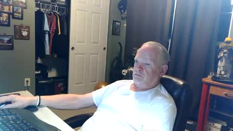 Snapshot of midwestdad09 chatting on 25, 6, 2026 midwestdad09 online show from 25, 6, 2026