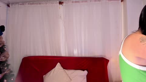 Snapshot of miel_gomez chatting on 28, 12, 2024 miel_gomez online show from 28, 12, 2024