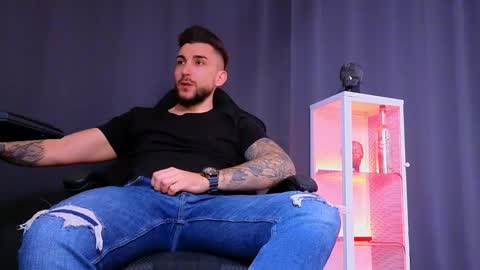 MightyAaron online show from 10, 2, 2025