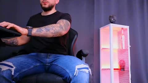 MightyAaron online show from 1, 3, 2025