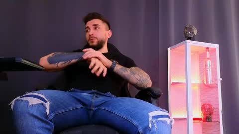 MightyAaron online show from 4, 3, 2025