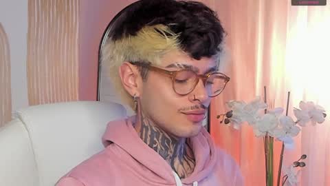 Snapshot of mihailleroy chatting on 10, 12, 2024 MIHAIL LEROY finally independent model online show from 10, 12, 2024