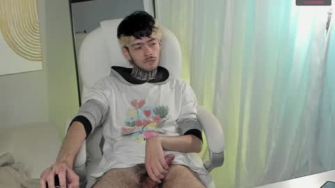 Snapshot of mihailleroy chatting on 17, 12, 2024 MIHAIL LEROY finally independent model online show from 17, 12, 2024