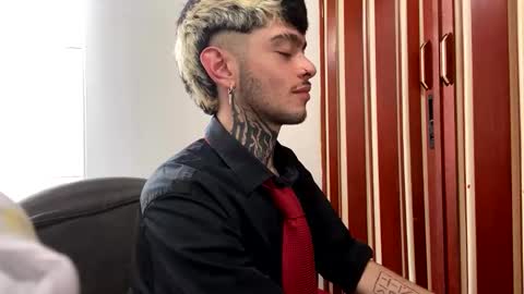 Snapshot of mihailleroy chatting on 24, 12, 2024 MIHAIL LEROY finally independent model online show from 24, 12, 2024