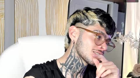 Snapshot of mihailleroy chatting on 26, 12, 2024 MIHAIL LEROY finally independent model online show from 26, 12, 2024