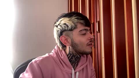 Snapshot of mihailleroy chatting on 27, 12, 2024 MIHAIL LEROY finally independent model online show from 27, 12, 2024