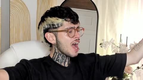 Snapshot of mihailleroy chatting on 9, 1, 2025 MIHAIL LEROY finally independent model online show from 9, 1, 2025