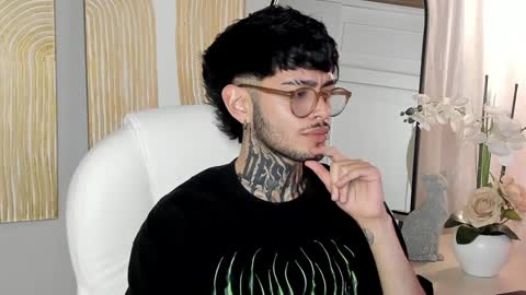 Snapshot of mihailleroy chatting on 22, 1, 2025 MIHAIL LEROY finally independent model online show from 22, 1, 2025