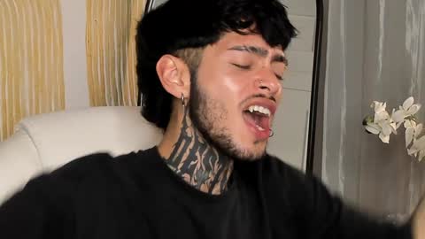 Snapshot of mihailleroy chatting on 4, 2, 2025 MIHAIL LEROY finally independent model online show from 4, 2, 2025