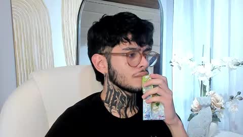 Snapshot of mihailleroy chatting on 28, 2, 2025 MIHAIL LEROY finally independent model online show from 28, 2, 2025