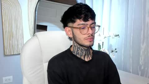 Snapshot of mihailleroy chatting on 5, 3, 2025 MIHAIL LEROY finally independent model online show from 5, 3, 2025