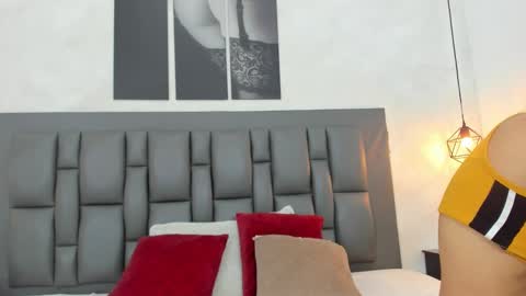 Mia  online show from 15, 1, 2025