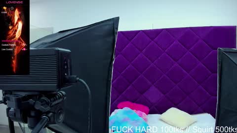 Snapshot of miia_lennox chatting on 3, 12, 2025 Mia Gema curly online show from 3, 12, 2025