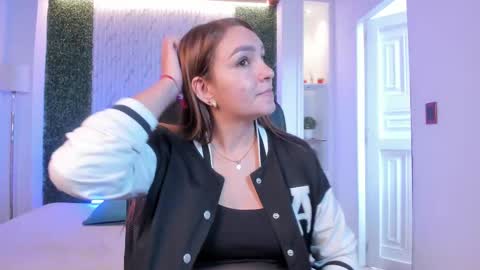 Snapshot of miia_taylors chatting on 4, 10, 2025 Miia 3 online show from 4, 10, 2025