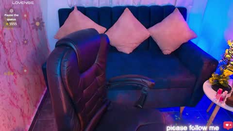 Snapshot of miiaa7_ chatting on 8, 10, 2025 Ma is my name I invite you to check out my wish list for my birthday online show from 8, 10, 2025