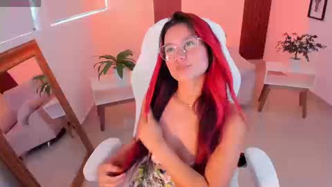 Snapshot of miiaa_jones chatting on 9, 9, 2025 Mia online show from 9, 9, 2025