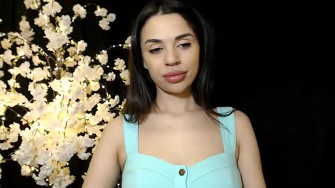 Snapshot of mika_gold7 chatting on 7, 12, 2024 Mika online show from 7, 12, 2024