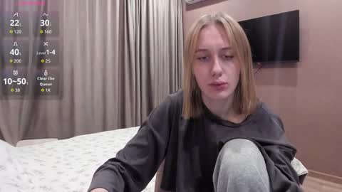 Snapshot of mika_ray chatting on 7, 11, 2025 Mika online show from 7, 11, 2025