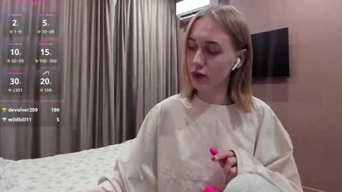 Snapshot of mika_ray chatting on 9, 11, 2025 Mika online show from 9, 11, 2025