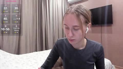 Snapshot of mika_ray chatting on 23, 11, 2025 Mika online show from 23, 11, 2025