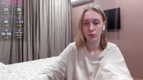 Snapshot of mika_ray chatting on 24, 11, 2025 Mika online show from 24, 11, 2025