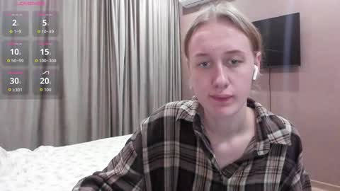 Snapshot of mika_ray chatting on 27, 11, 2025 Mika online show from 27, 11, 2025