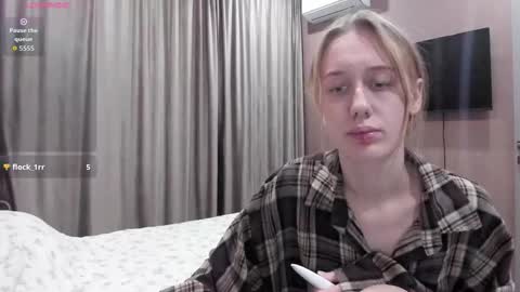 Snapshot of mika_ray chatting on 2, 12, 2025 Mika online show from 2, 12, 2025